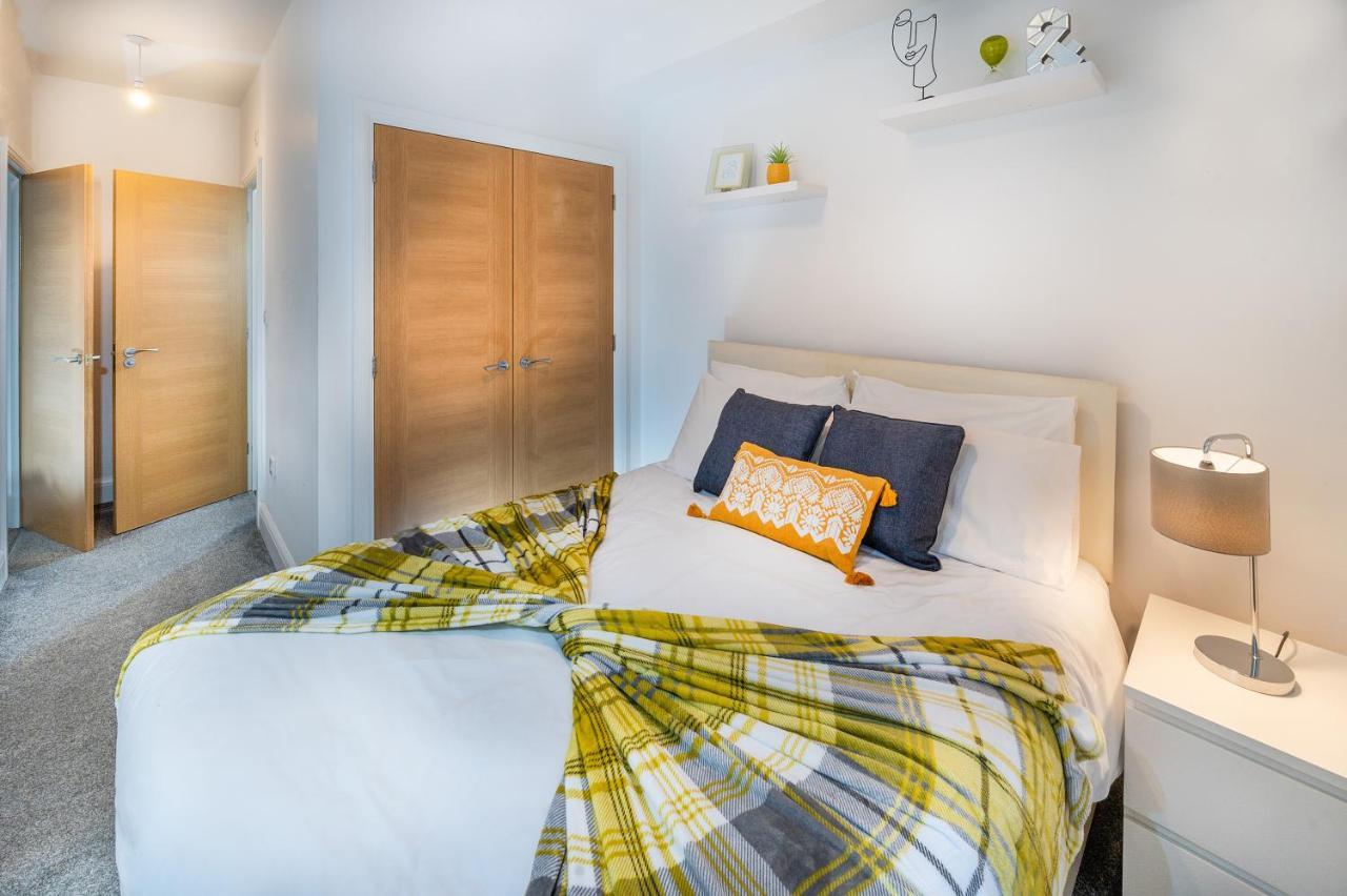 Apartment Modern & Spacious 2-bed Flat With Secure Parking Reading
