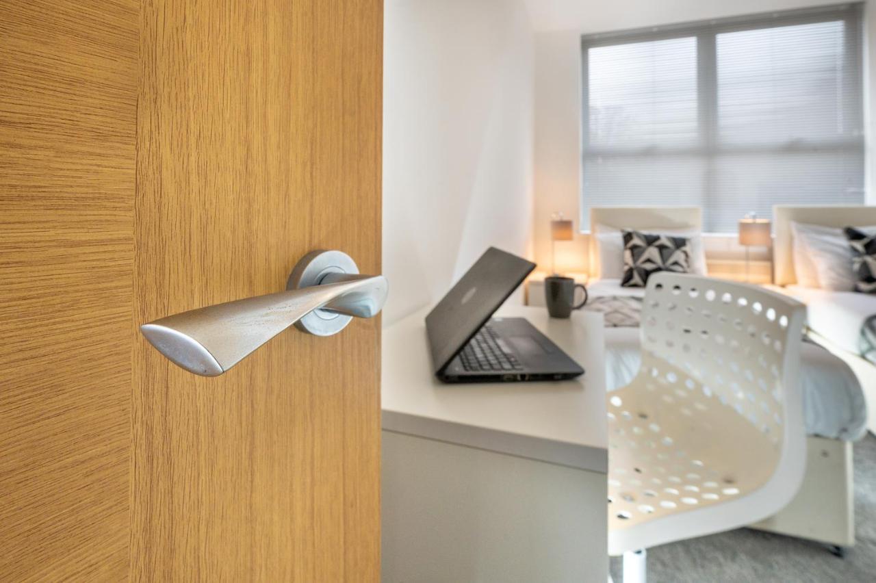 Apartment Modern & Spacious 2-bed Flat With Secure Parking Reading