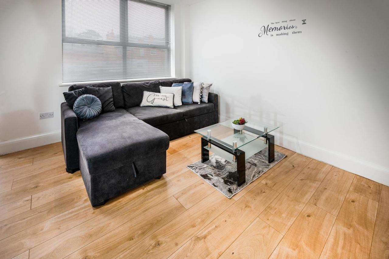 Apartment Modern & Spacious 2-bed Flat With Secure Parking Reading
